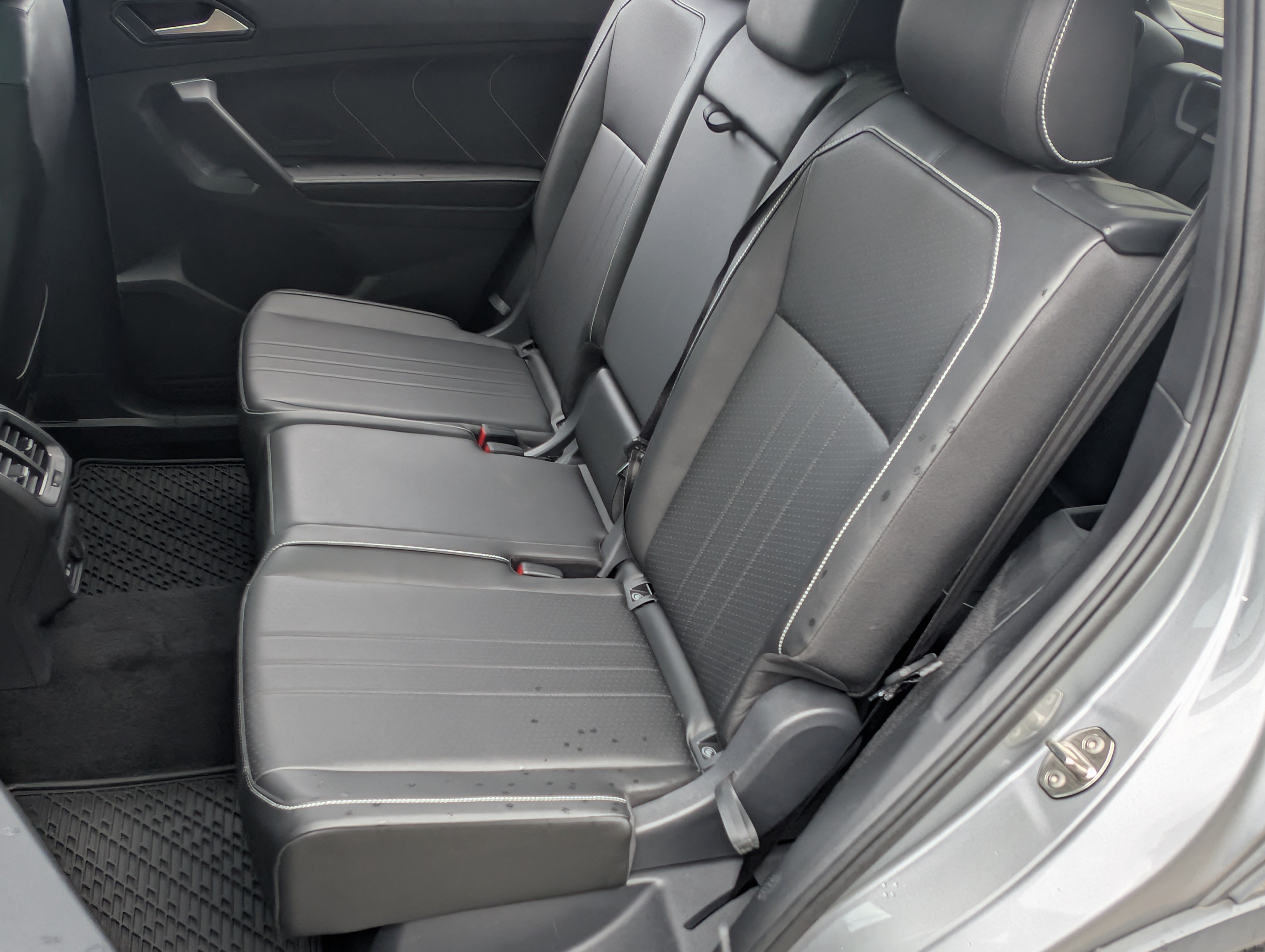 Used 2023 Volkswagen Tiguan SE R-Line FWD image 19