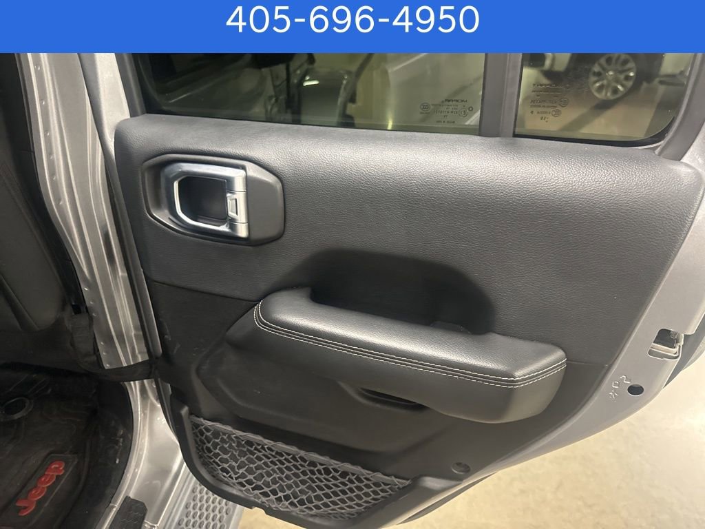 Used 2018 Jeep Wrangler Unlimited Sahara image 33