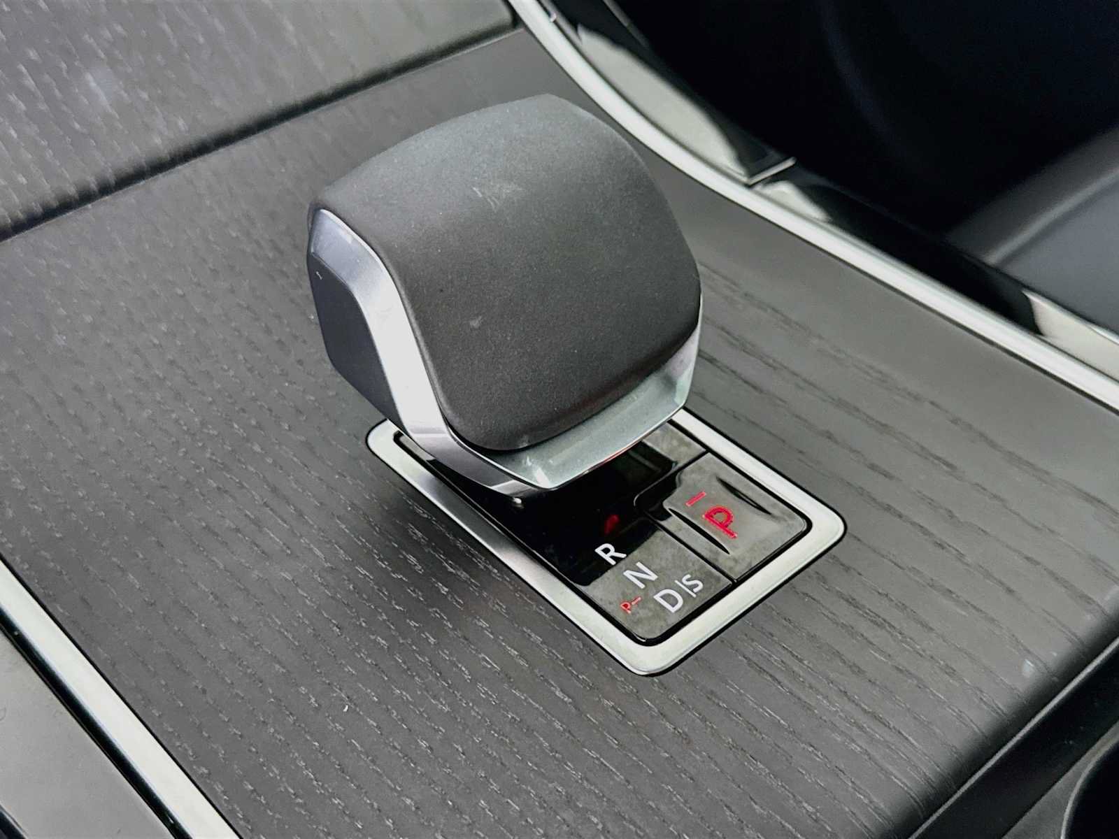 Used 2026 Land Rover Range Rover Velar Dynamic SE AWD/4WD image 17