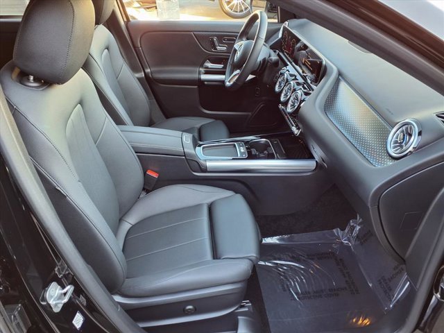 Used 2025 Mercedes-Benz GLA 250 4MATIC image 16