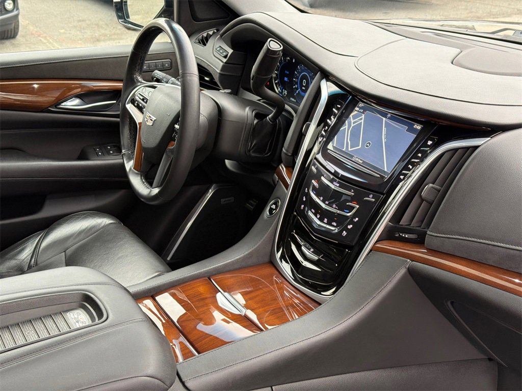 Used 2020 Cadillac Escalade ESV Luxury image 12