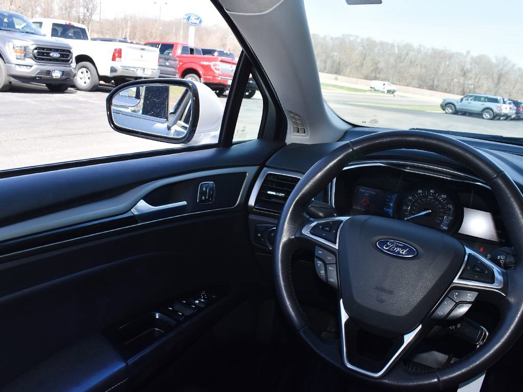 Used 2016 Ford Fusion SE w/ Equipment Group 202A image 18
