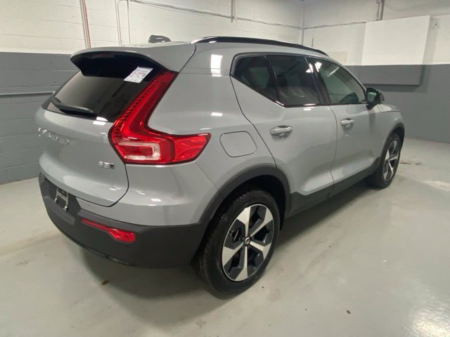 Used 2026 Volvo XC40 B5 Plus AWD/4WD image 3
