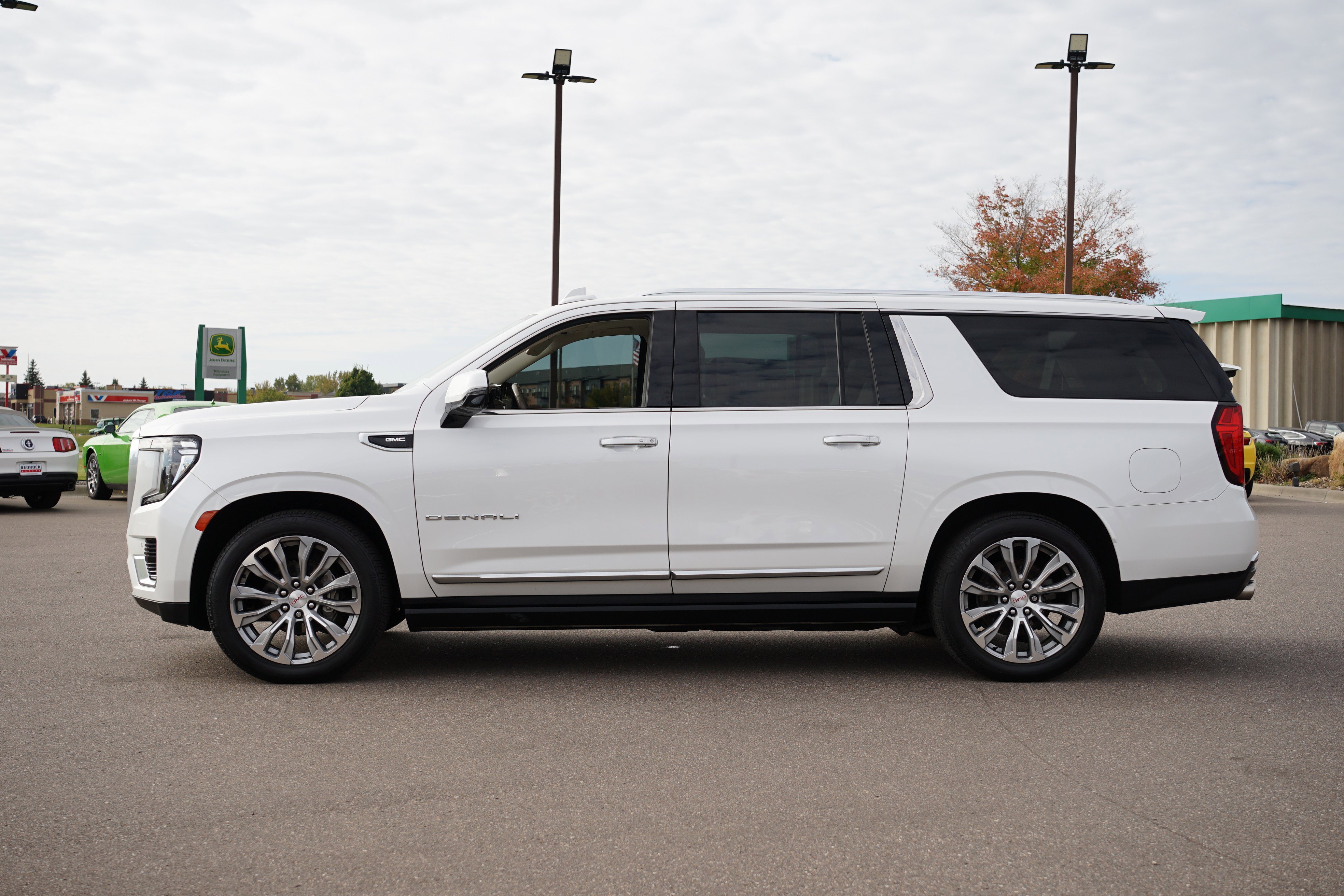 Used 2021 GMC Yukon XL Denali w/ Denali Ultimate Package image 6