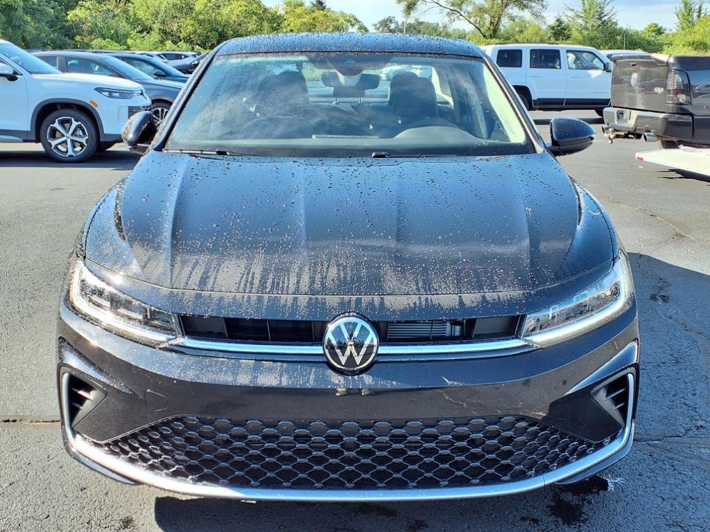 New 2025 Volkswagen Jetta SE image 2