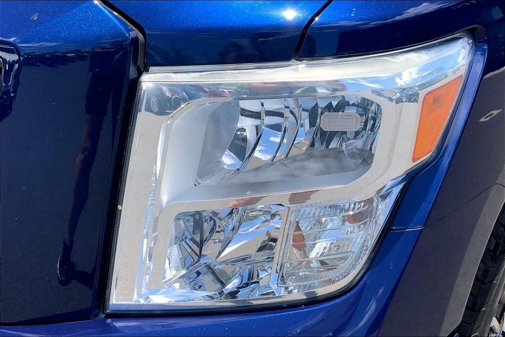 Used 2020 Nissan Titan SV w/ SV Convenience Package RWD image 26