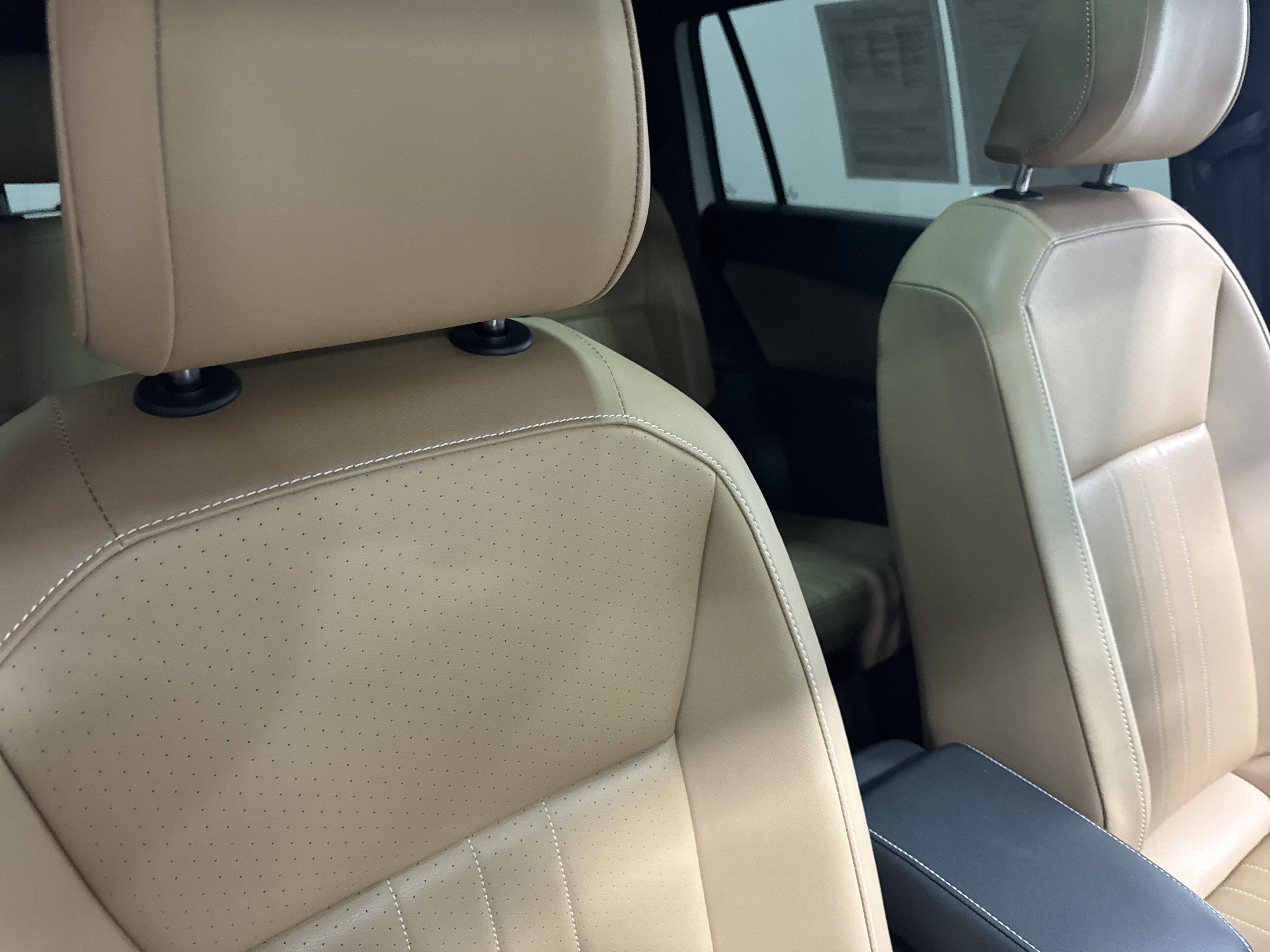 Certified 2024 Volkswagen Tiguan SE R-Line AWD/4WD image 36