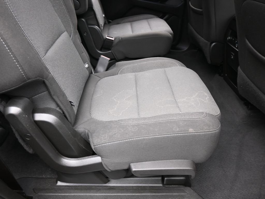 Used 2023 Chevrolet Traverse LT image 35
