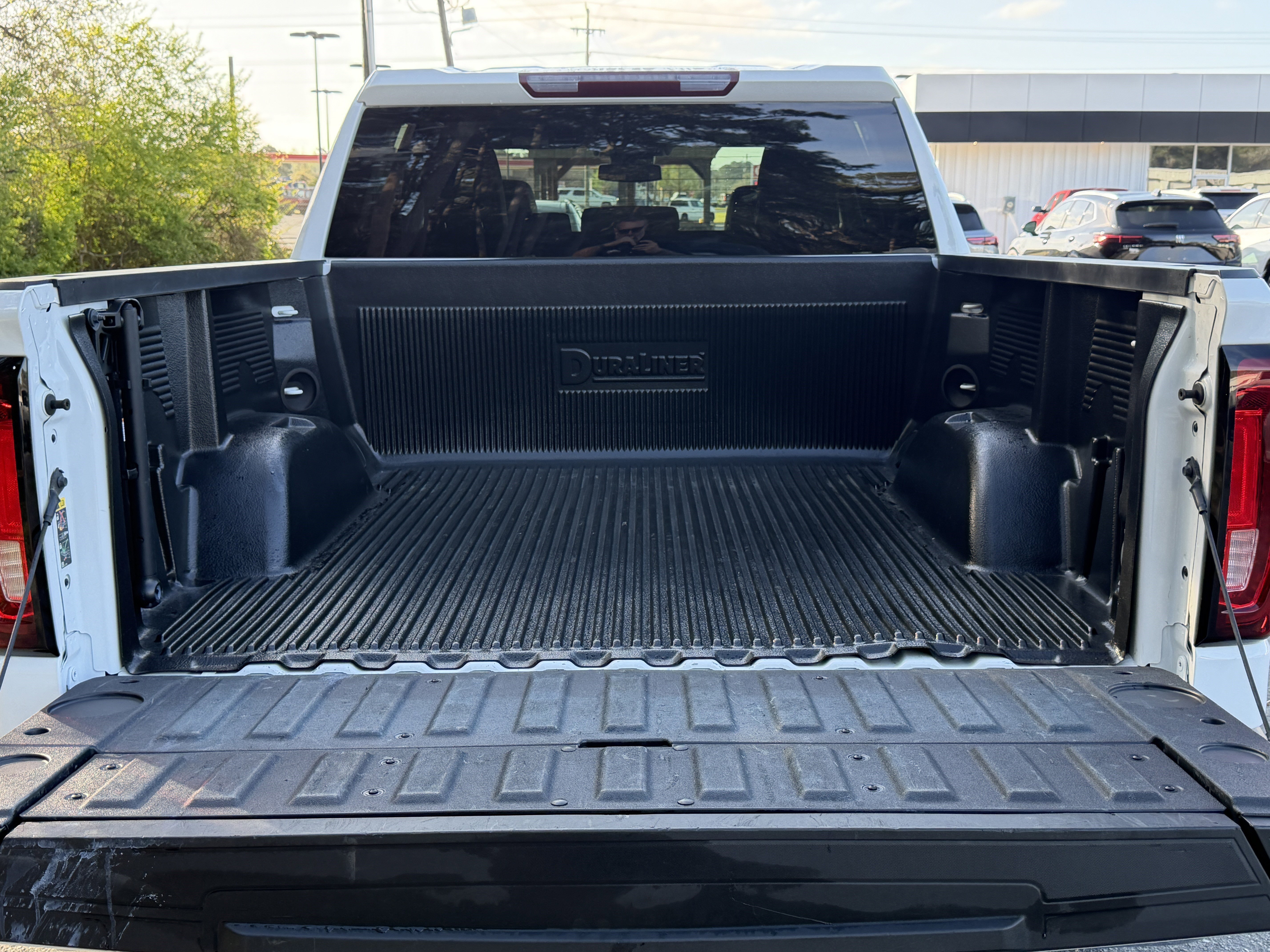 Used 2024 GMC Sierra 1500 SLT AWD/4WD image 4