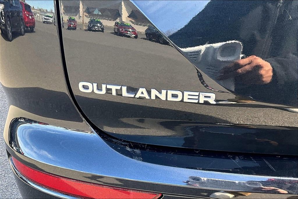 Used 2023 Mitsubishi Outlander ES image 8