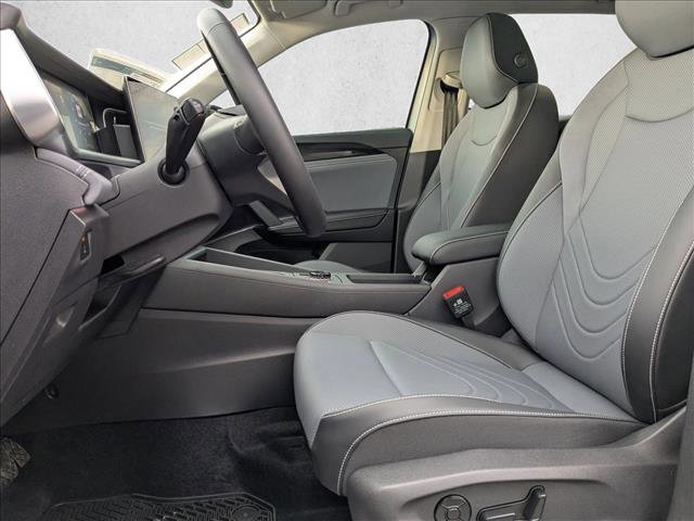 New 2025 Volkswagen Tiguan SE image 4