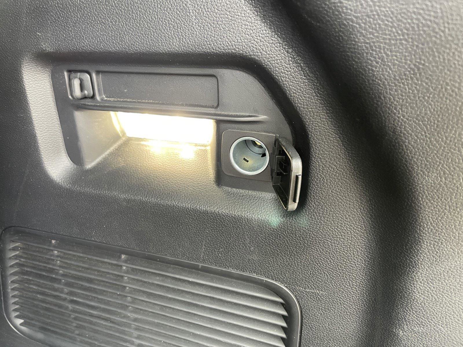 Used 2025 Ford Explorer Active image 39