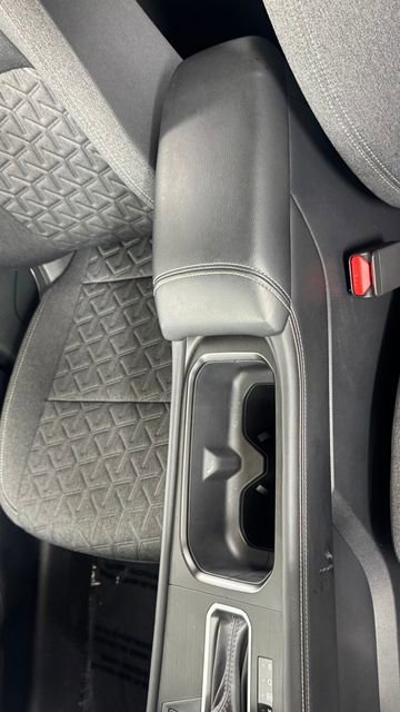 Certified 2025 Nissan Kicks SV image 32