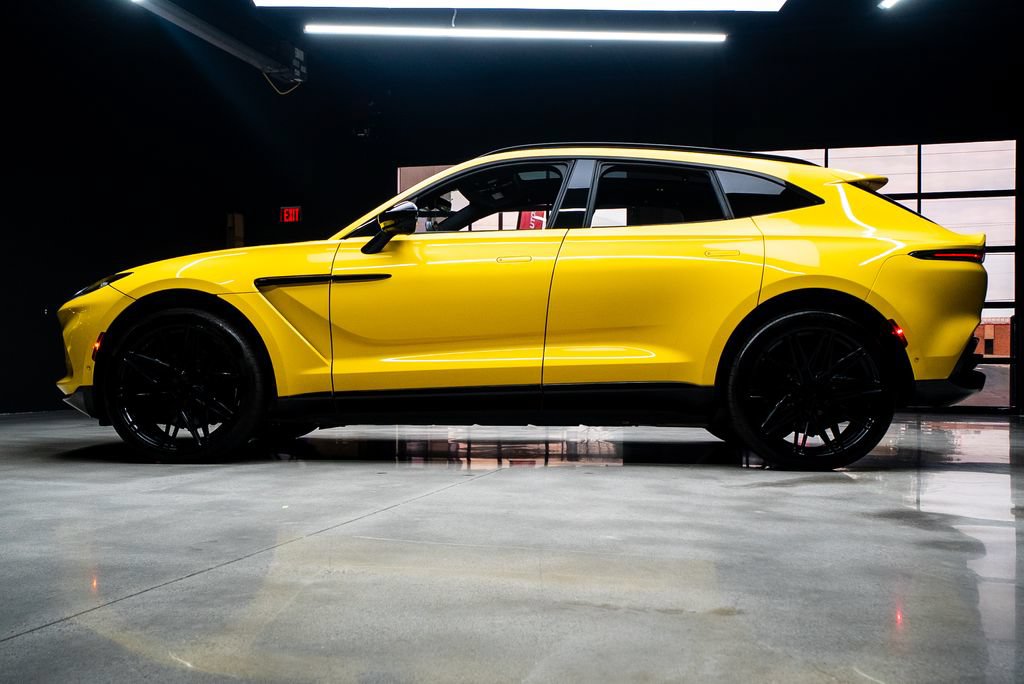 Used 2022 Aston Martin DBX AWD/4WD image 25