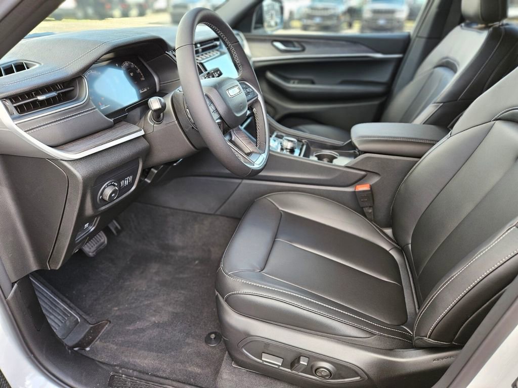 New 2025 Jeep Grand Cherokee Limited image 18