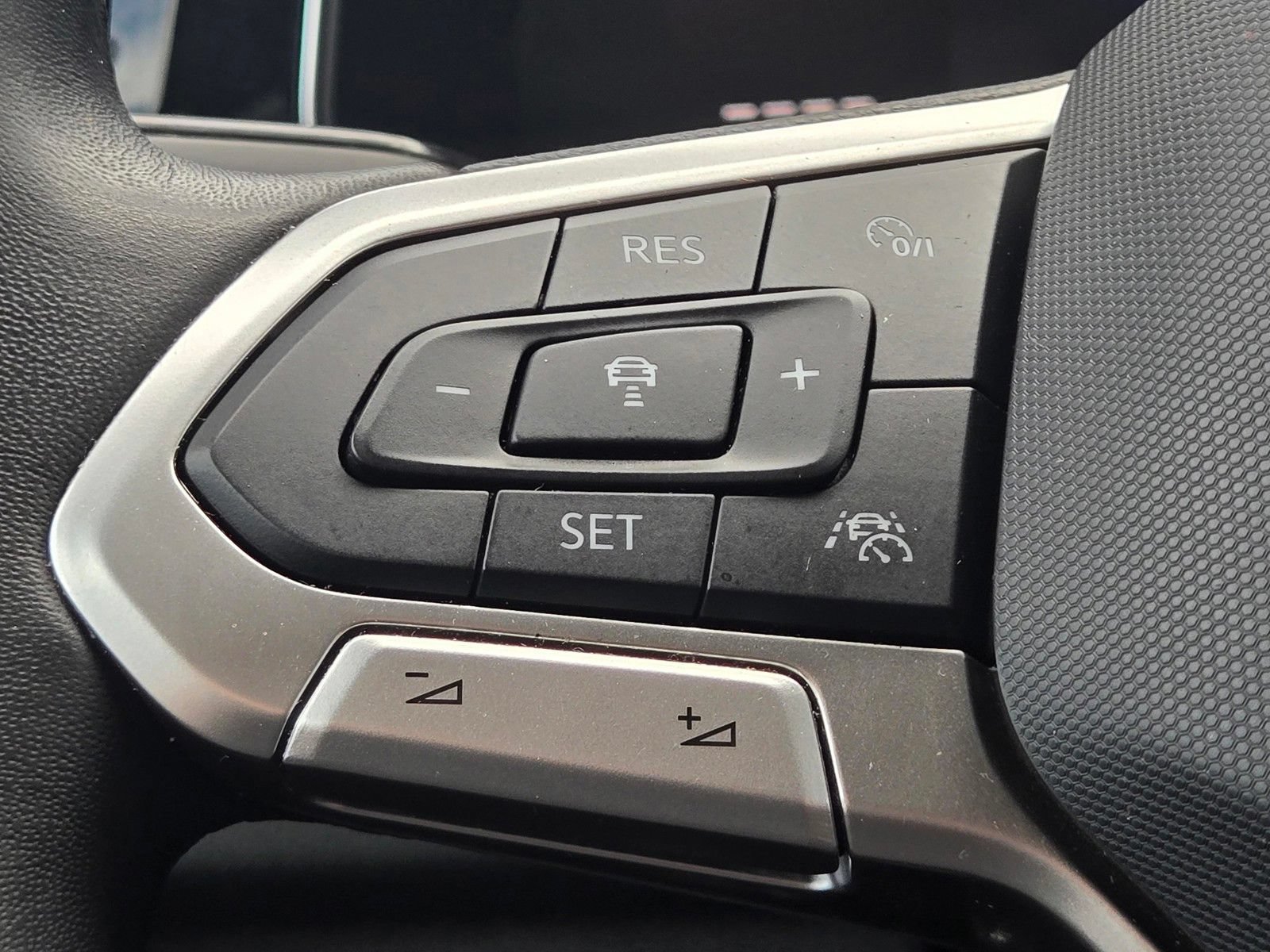 Used 2025 Volkswagen Jetta Sport FWD image 26