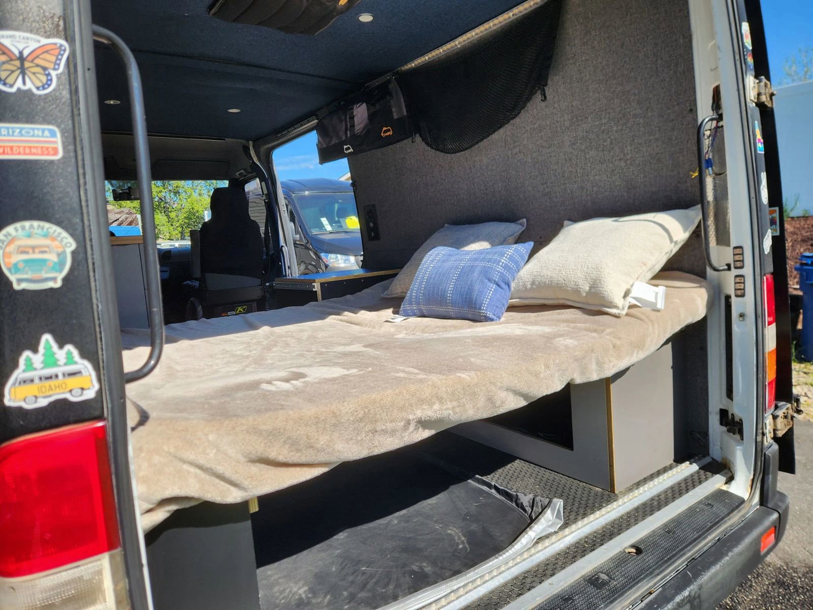 Used 2006 Dodge Sprinter 2500 w/ PWR Convenience Group image 2