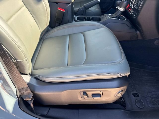 Used 2025 Jeep Gladiator Mojave w/ Convenience Group AWD/4WD image 14
