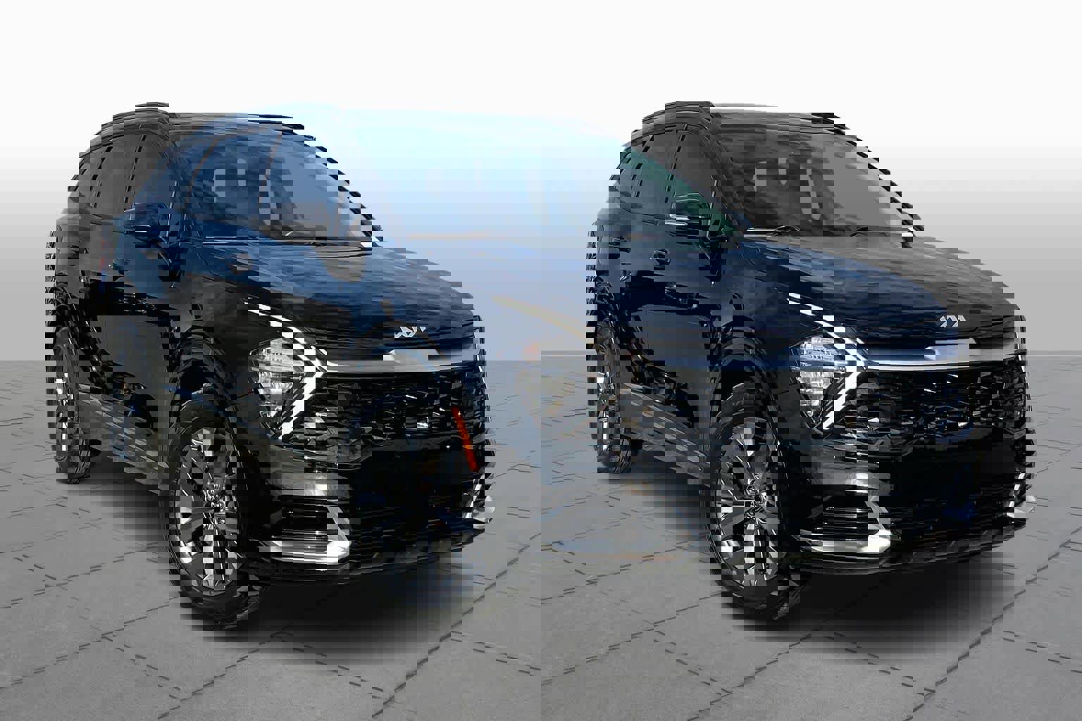 Used 2023 Kia Sportage SX image 2