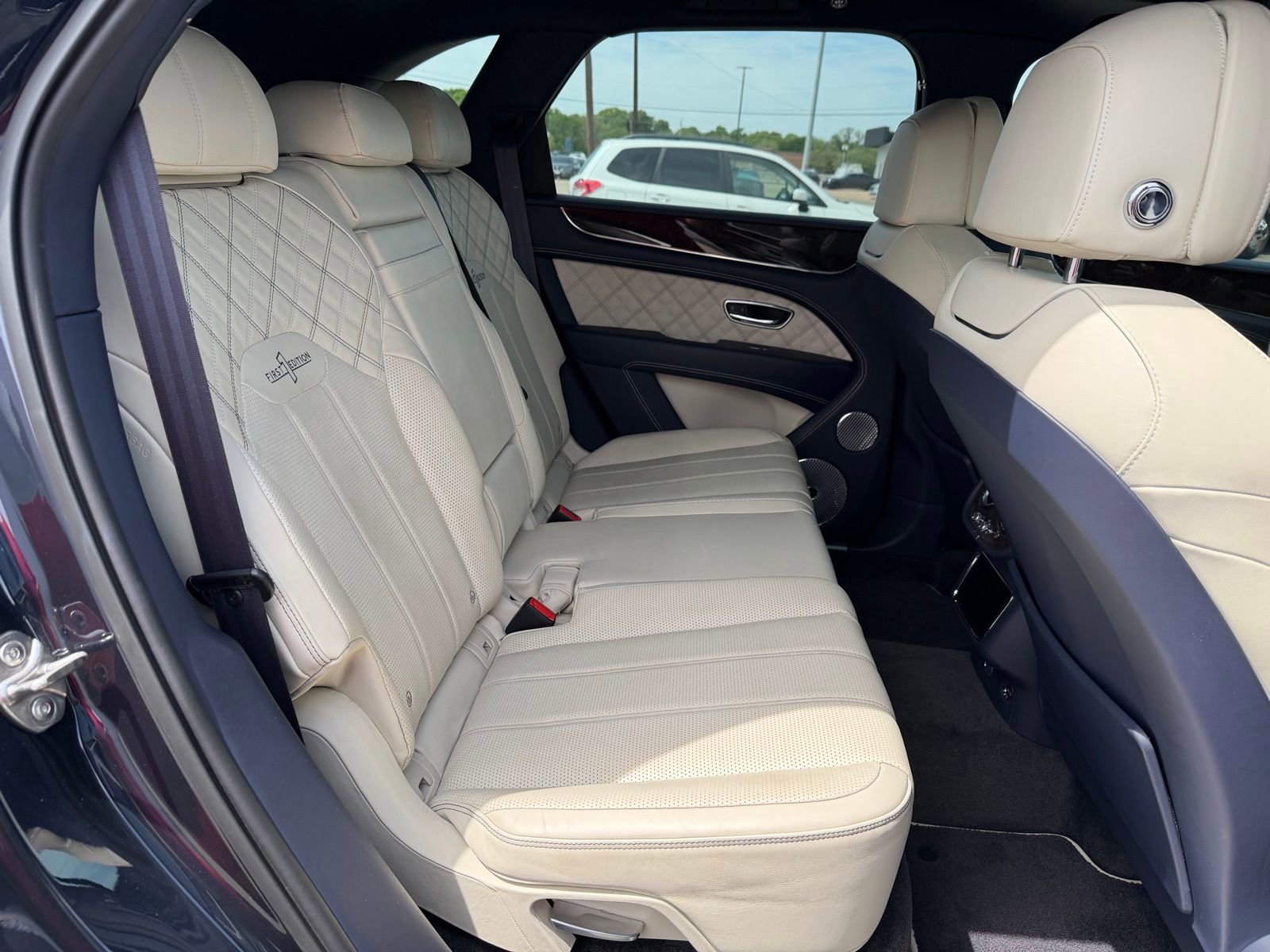 Used 2021 Bentley Bentayga image 23