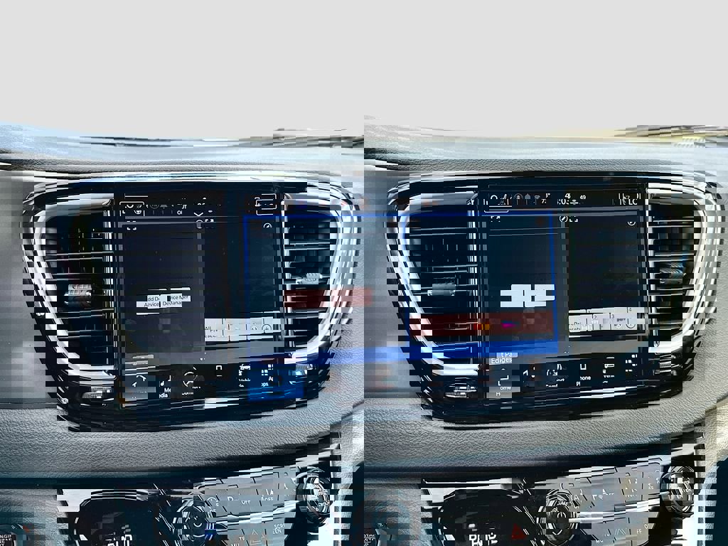 New 2026 Chrysler Voyager LX image 18