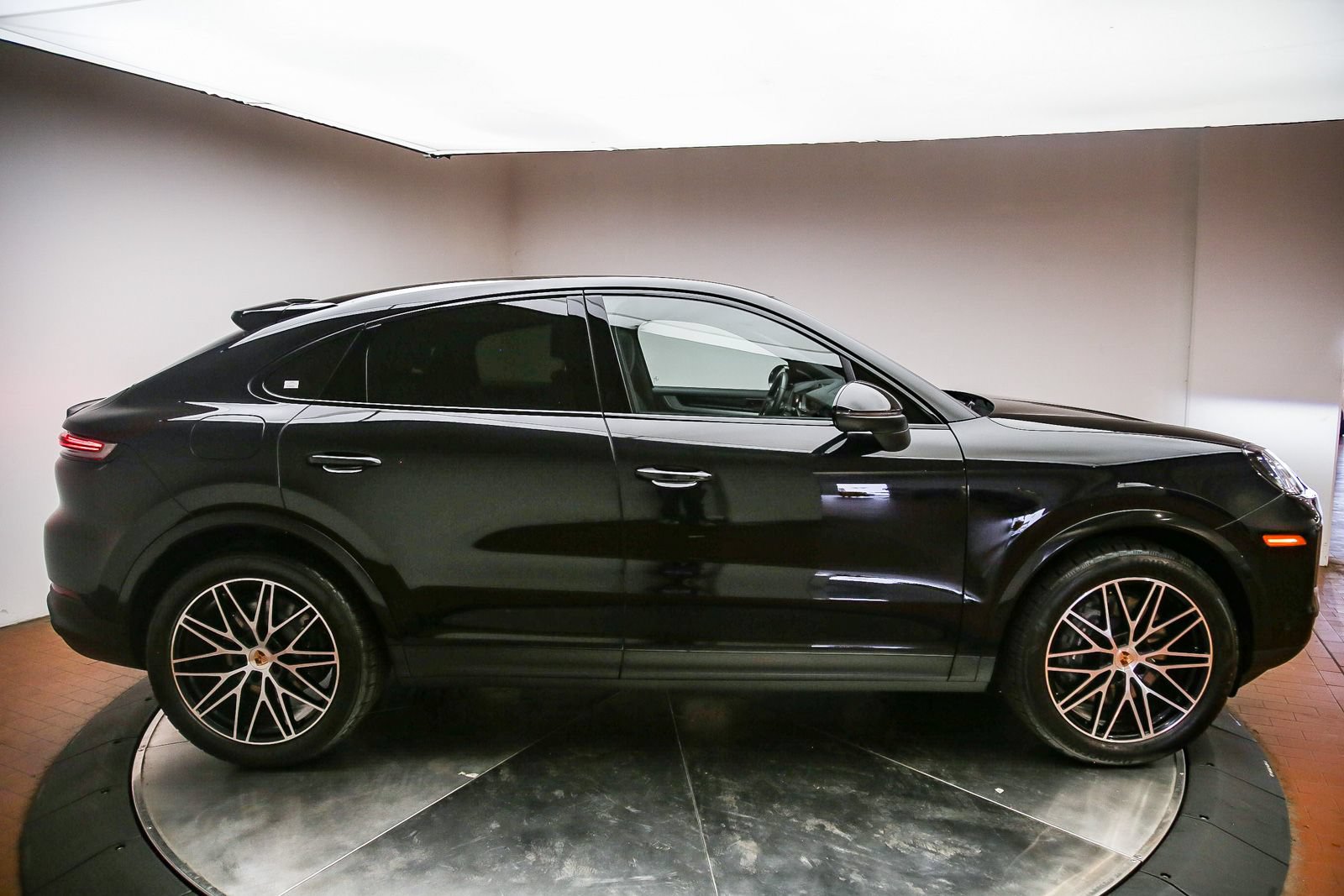 Certified 2026 Porsche Cayenne Coupe AWD/4WD image 5