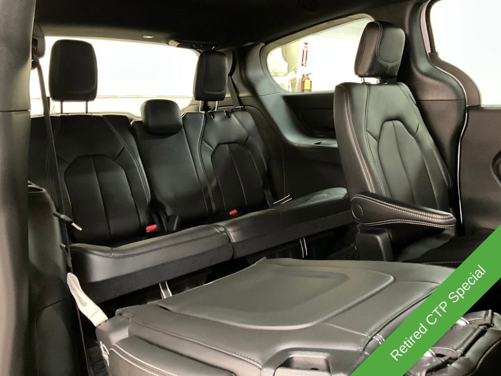 New 2025 Chrysler Pacifica Select image 12