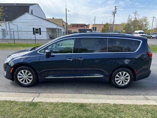 Used 2019 Chrysler Pacifica Touring-L w/ Advanced Safetytec Group image 29