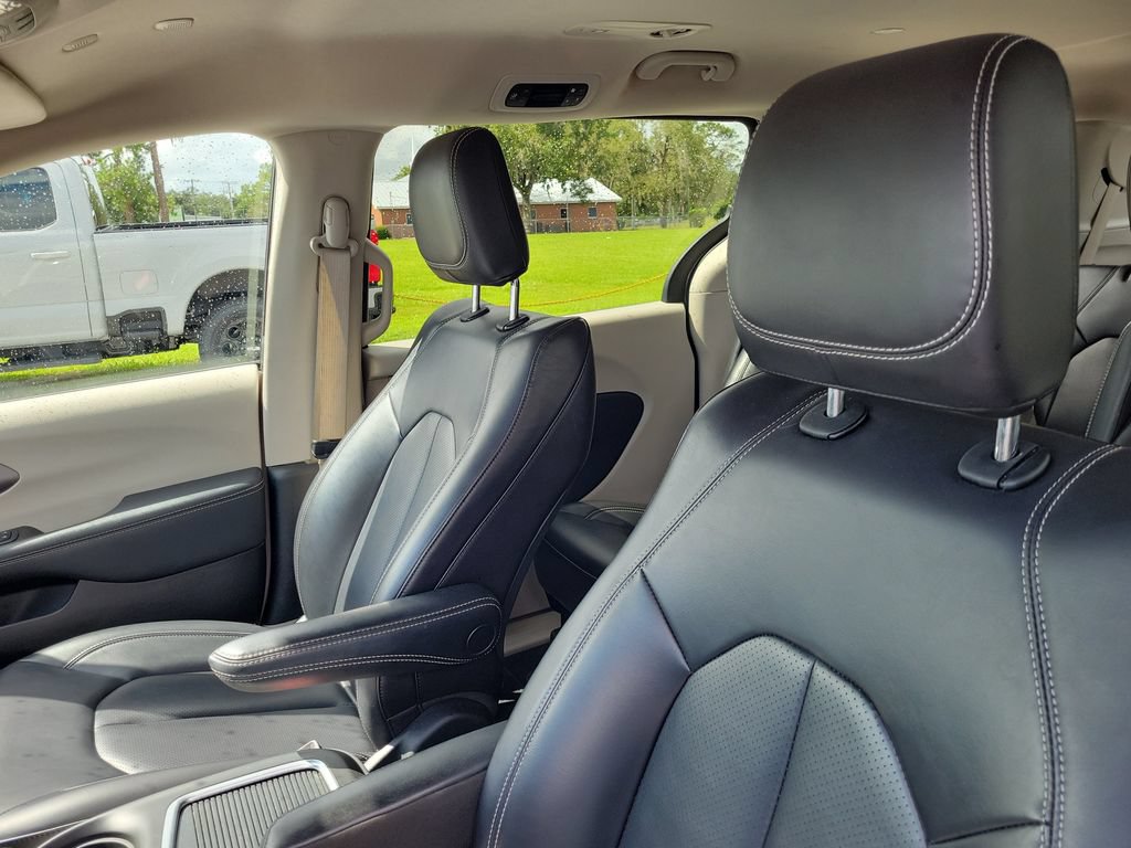 Used 2023 Chrysler Pacifica Touring-L FWD image 25