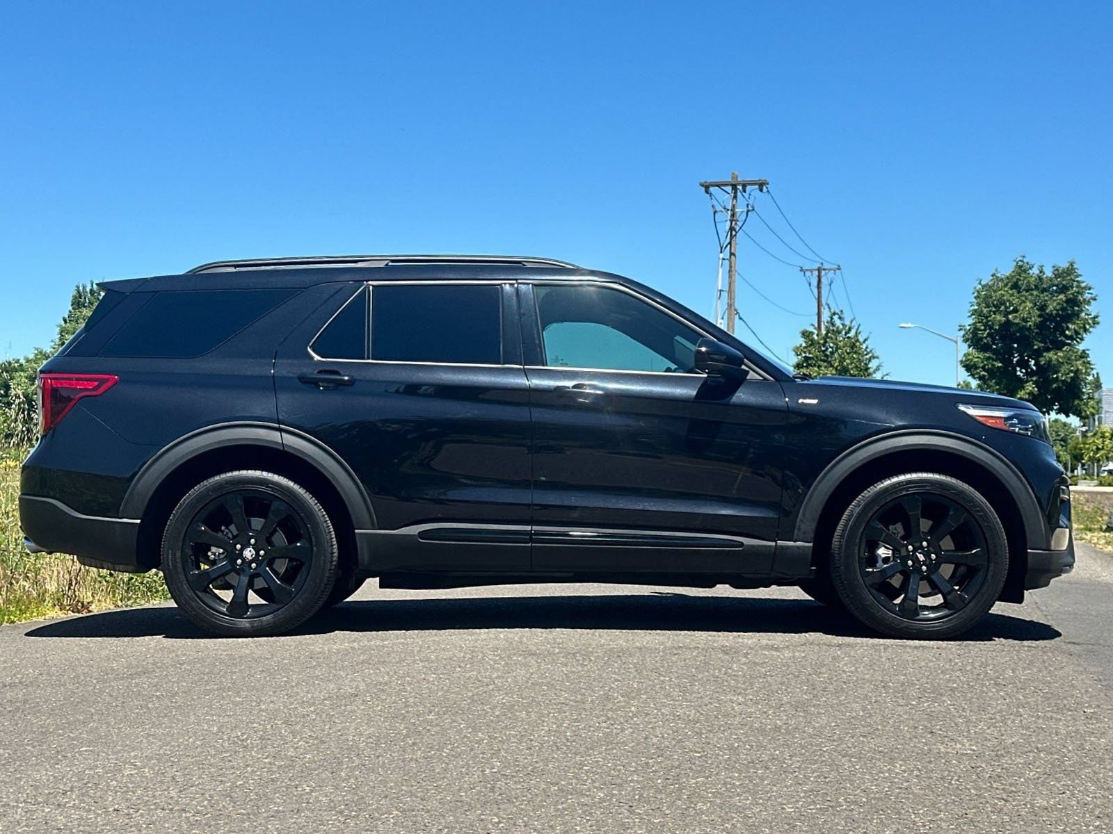 Used 2023 Ford Explorer ST-Line w/ Class IV Trailer Tow Package AWD/4WD image 2