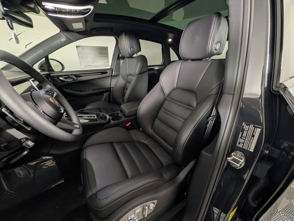 New 2026 Porsche Macan image 5