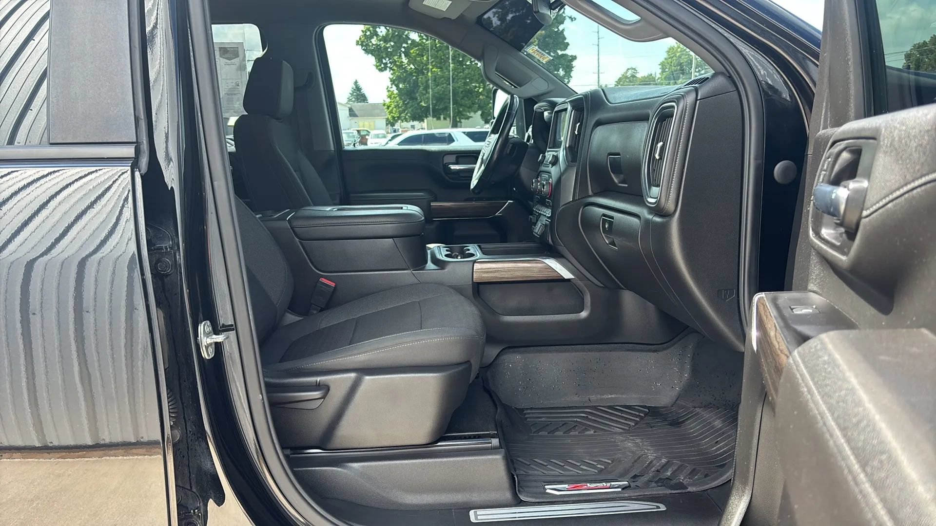 Used 2022 Chevrolet Silverado 2500 LT w/ Midnight Edition AWD/4WD image 19
