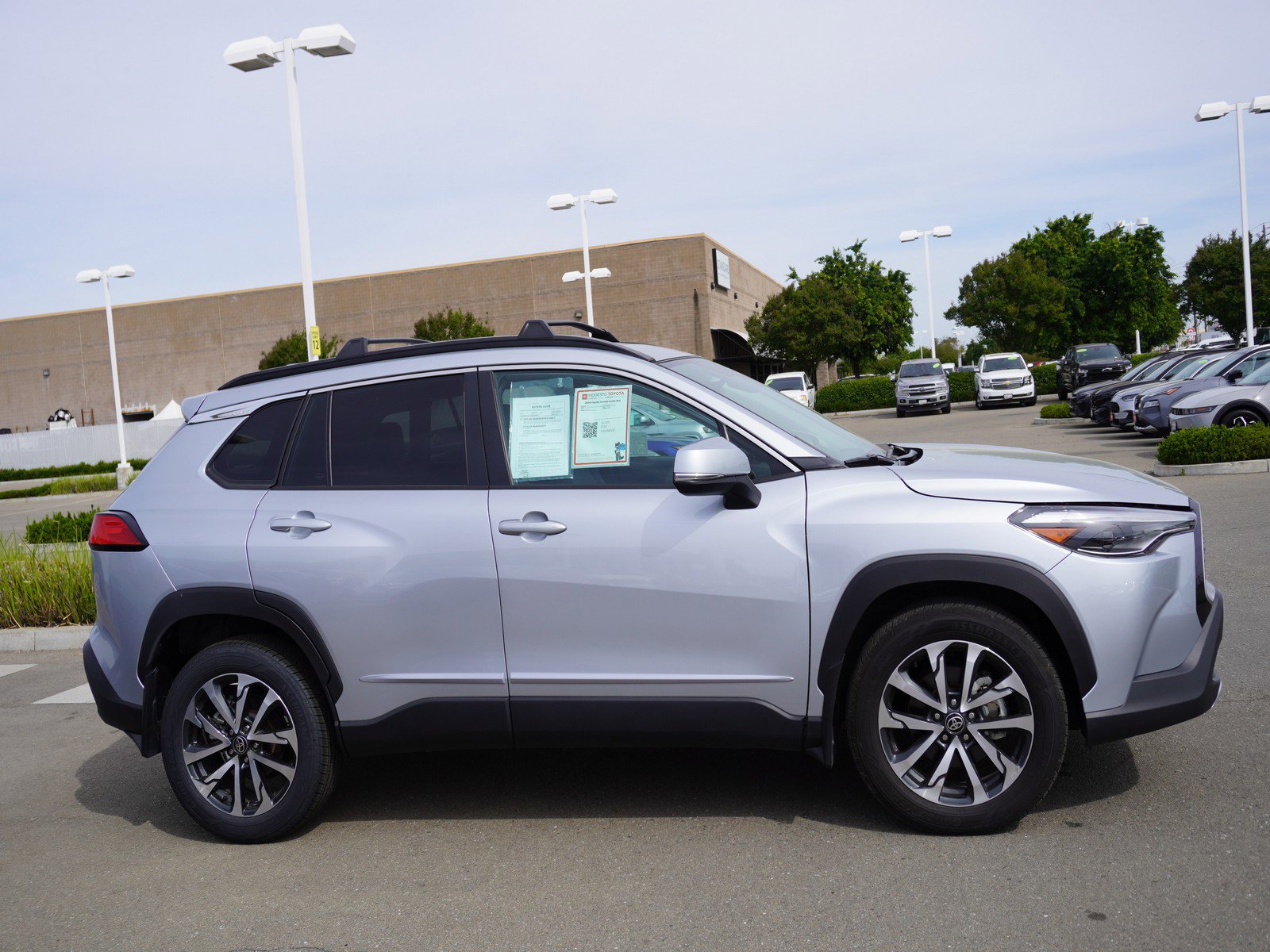 Used 2024 Toyota Corolla Cross XLE w/ Convenience Package image 4