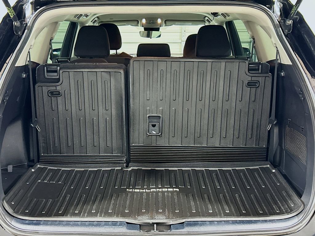 Used 2022 Toyota Highlander L FWD image 22