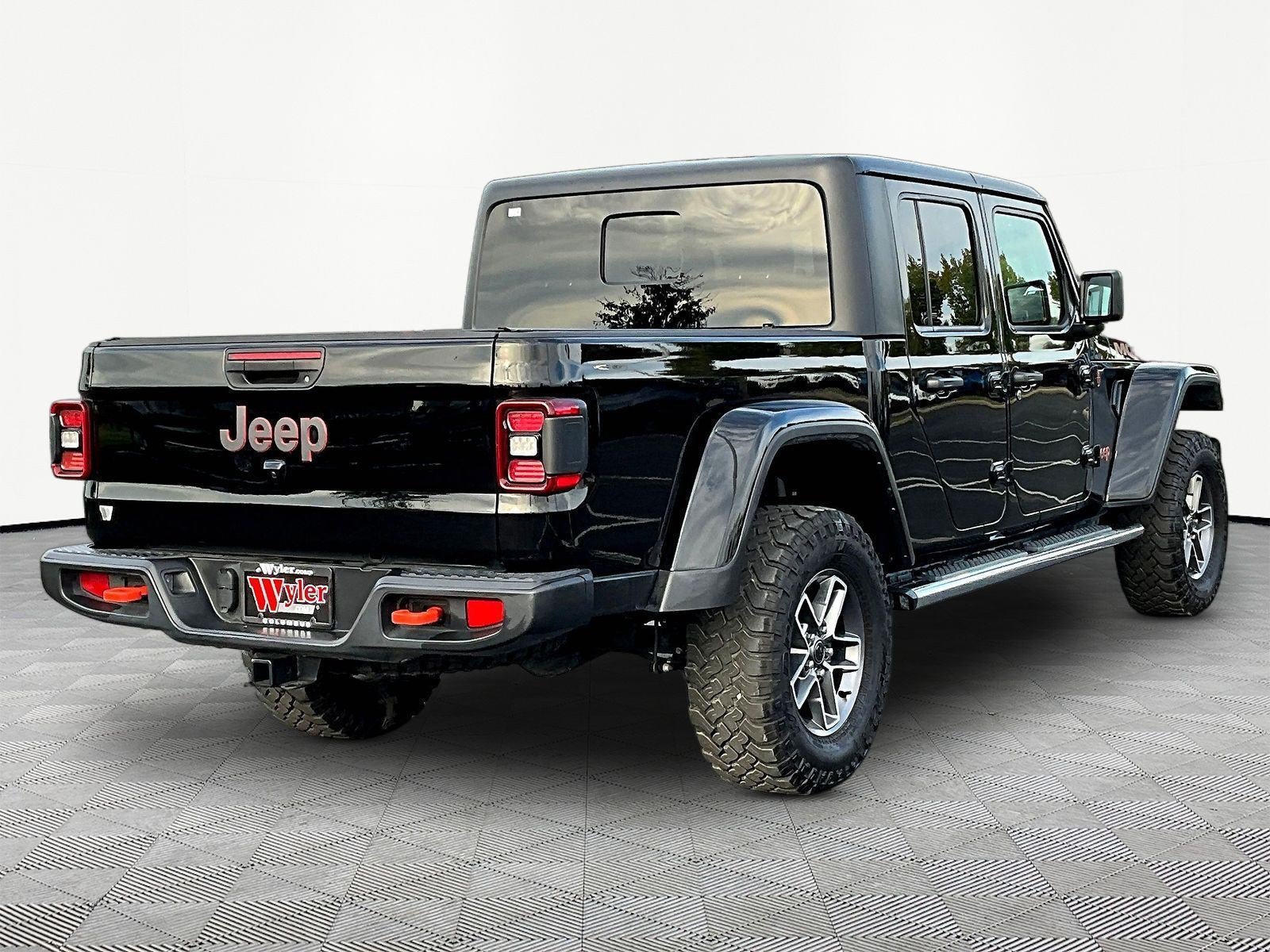 Used 2025 Jeep Gladiator Mojave w/ Convenience Group AWD/4WD image 6