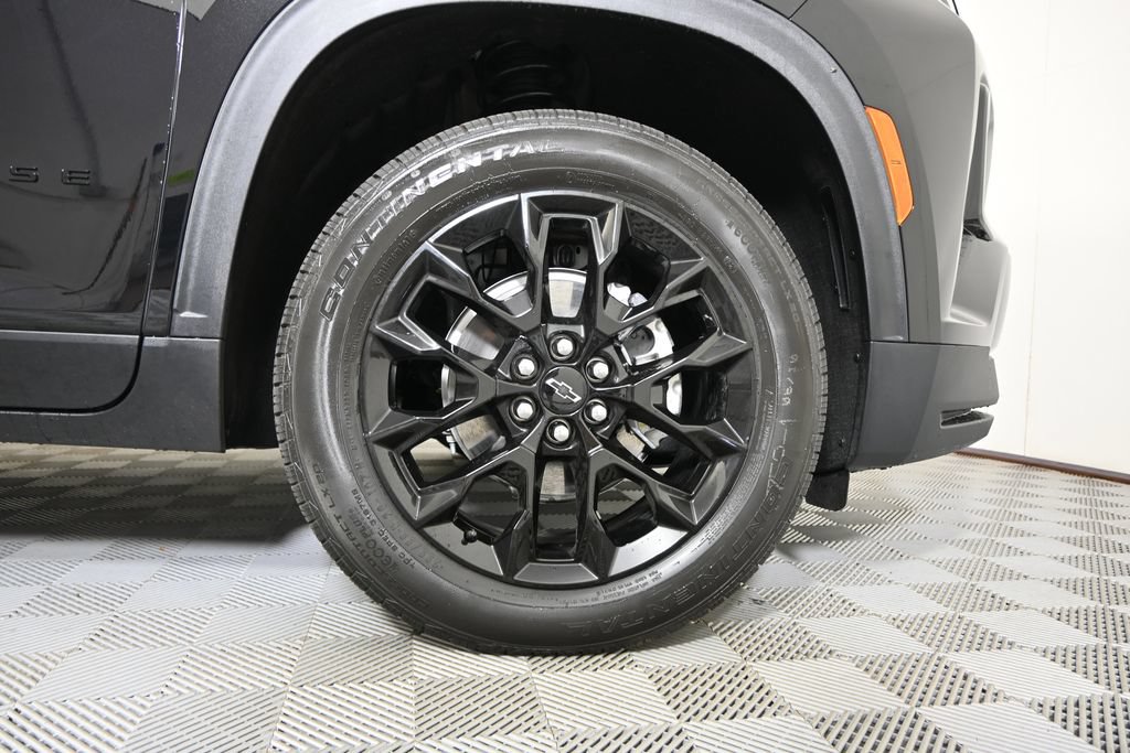 Used 2026 Chevrolet Traverse LT w/ Midnight/Sport Edition AWD/4WD image 11