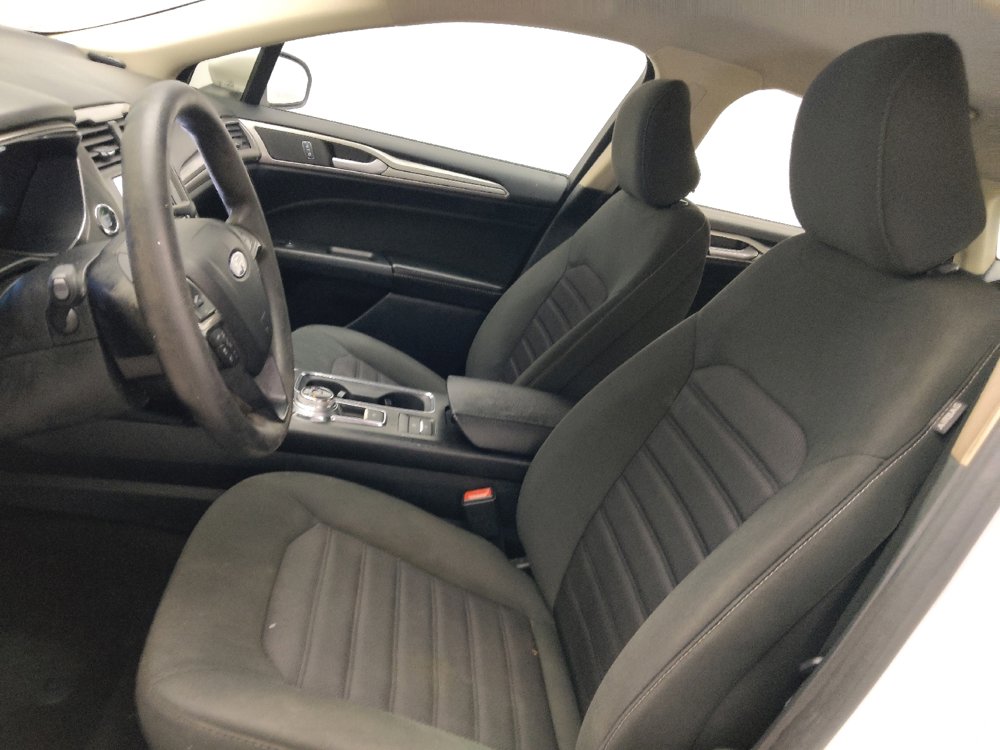 Used 2020 Ford Fusion SE image 17