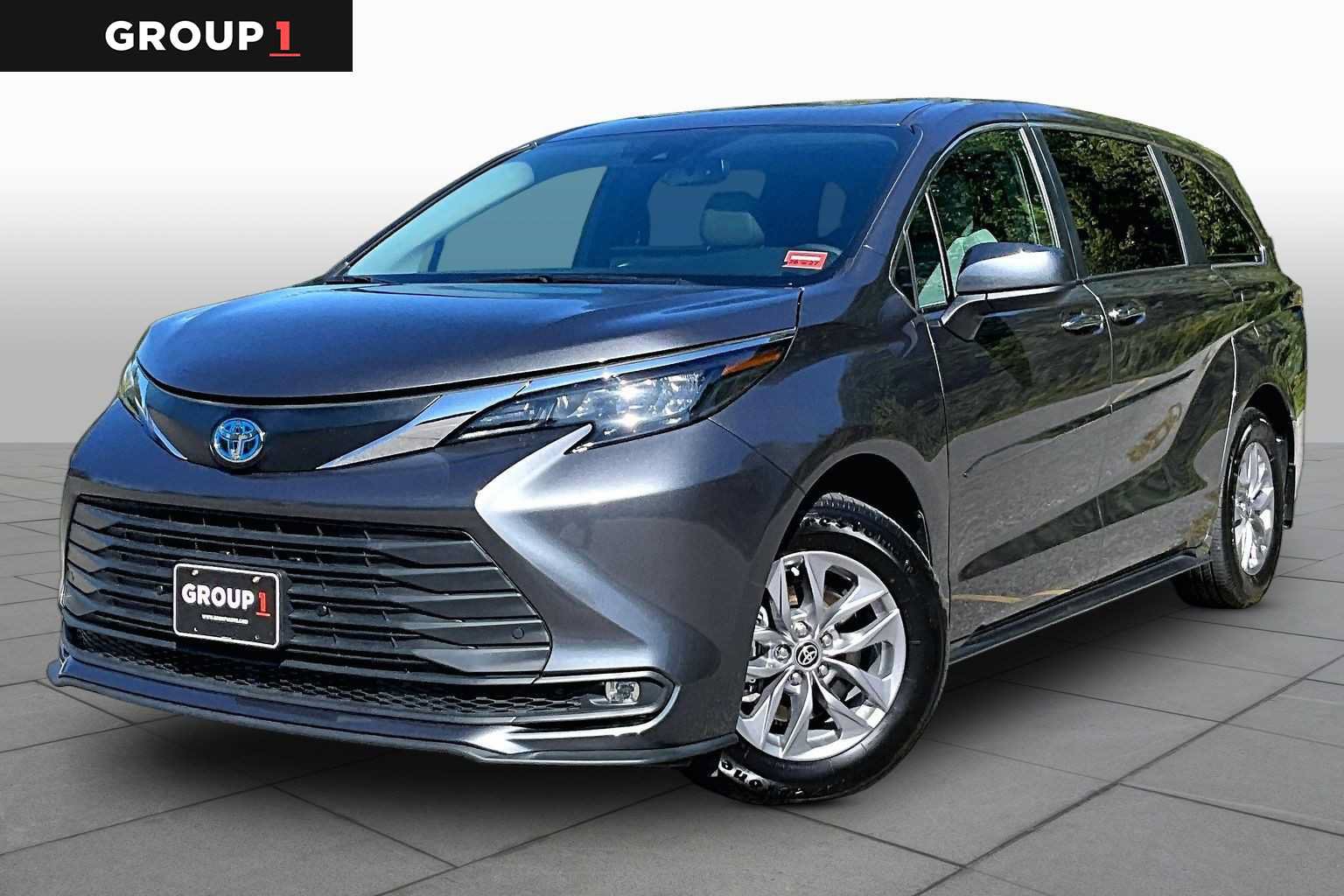 Used 2025 Toyota Sienna XLE