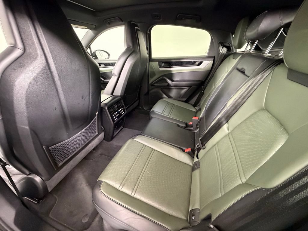 Certified 2025 Porsche Cayenne Coupe AWD/4WD image 39