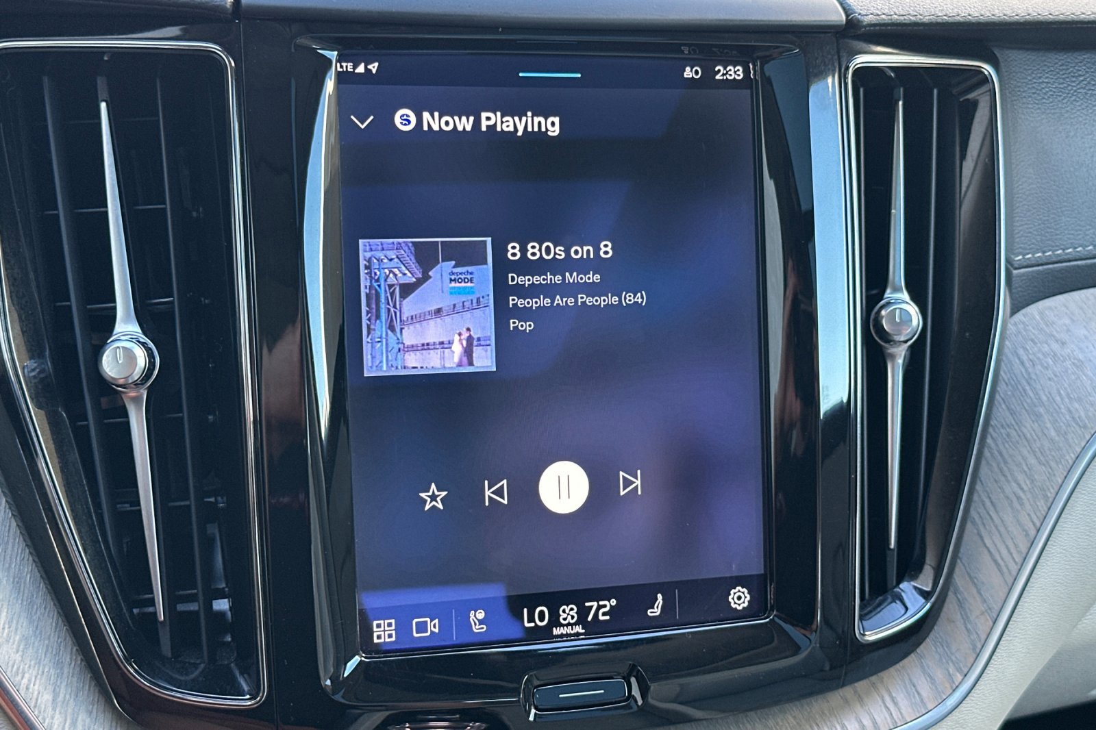 Certified 2023 Volvo XC60 B5 Ultimate w/ Protection Package Premier image 21