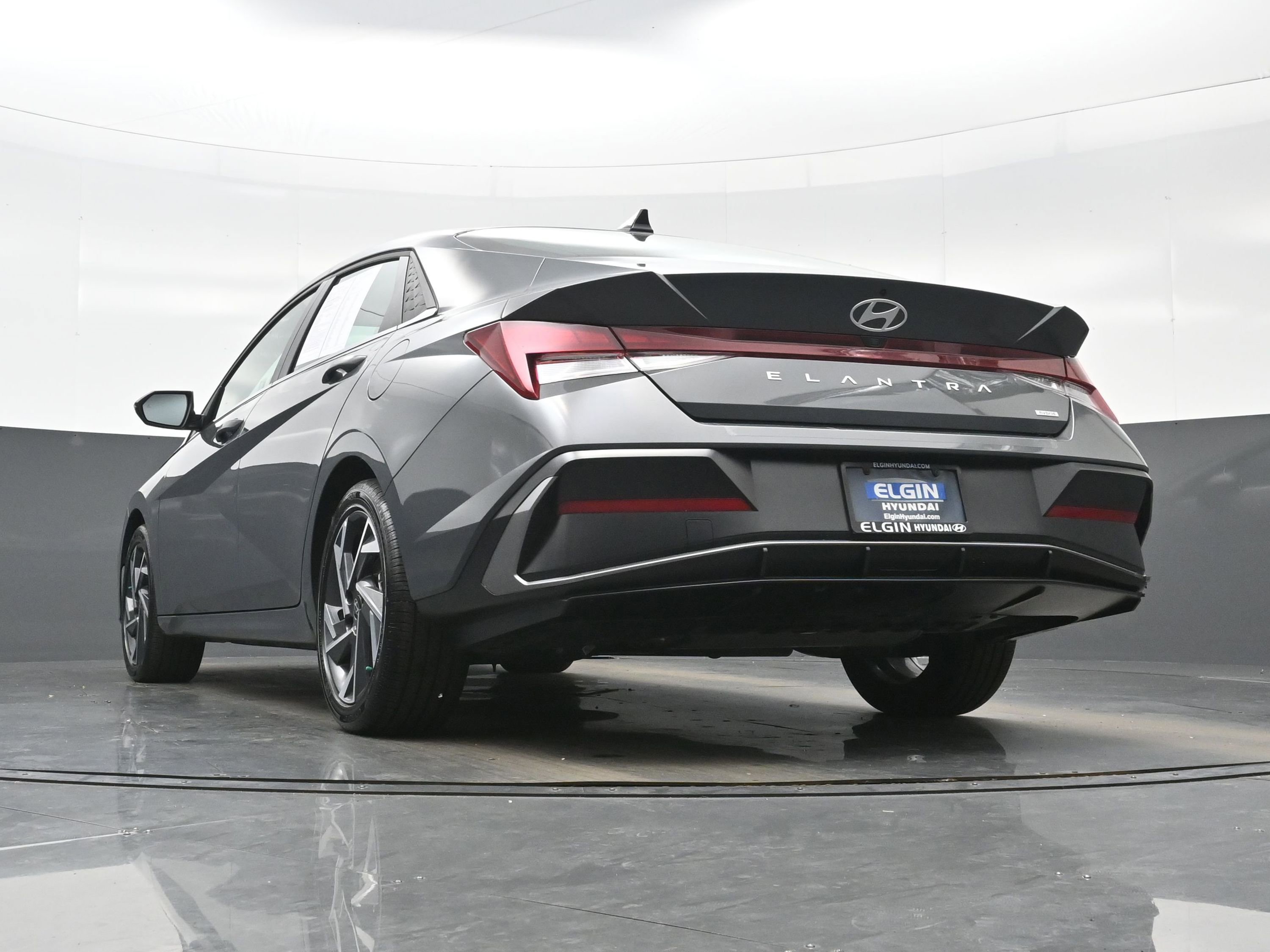Used 2025 Hyundai Elantra Limited FWD image 30