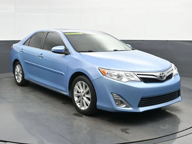 Used 2013 Toyota Camry XLE w/ Leather Pkg FWD image 2