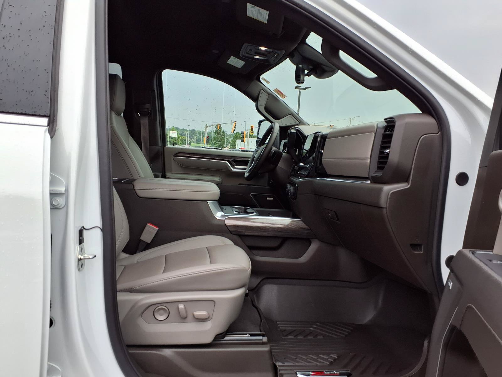 Used 2025 Chevrolet Silverado 2500 LTZ w/ LTZ Plus Package AWD/4WD image 30