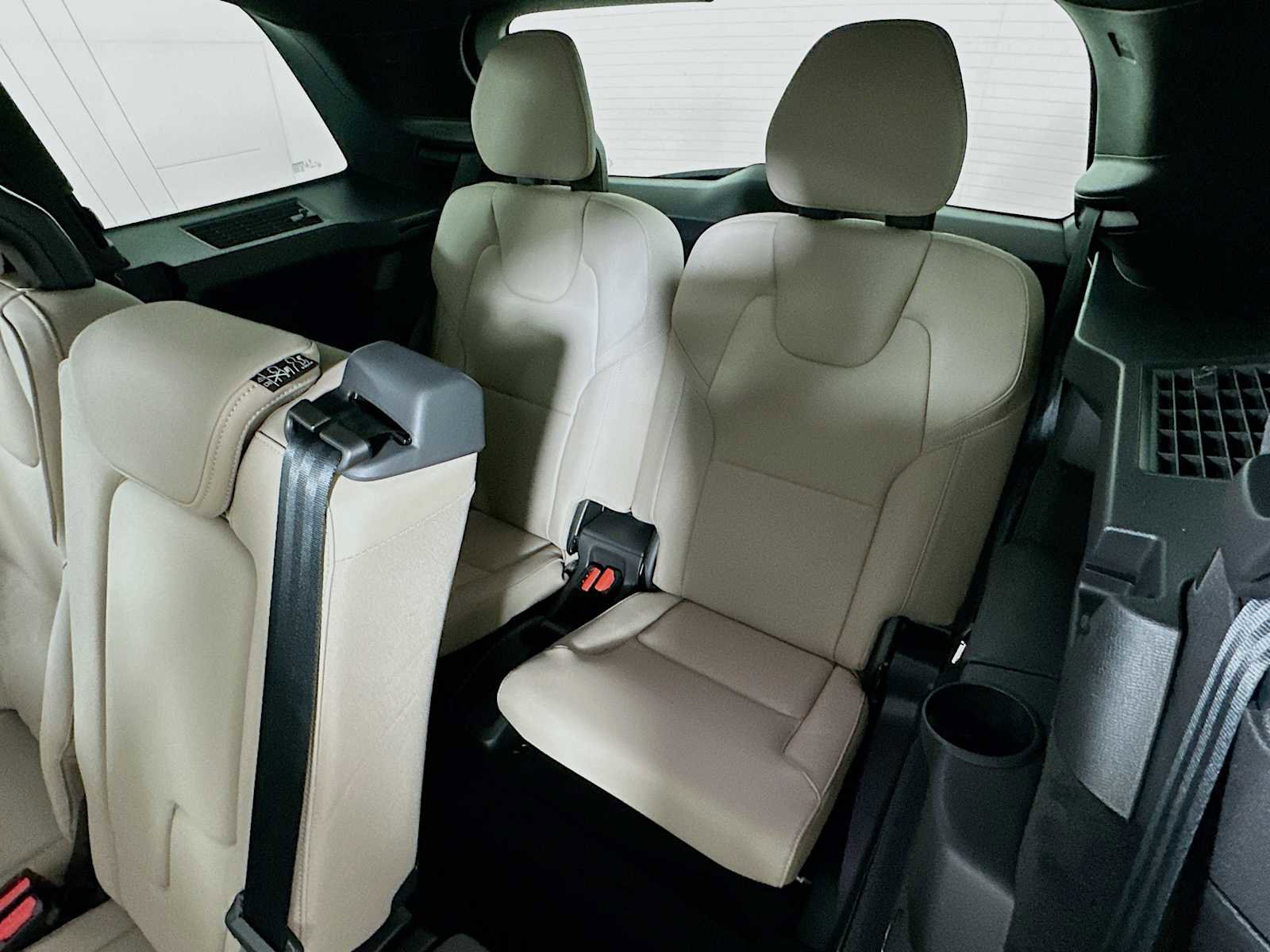New 2026 Volvo XC90 B6 Plus w/ Protection Package Premier image 26
