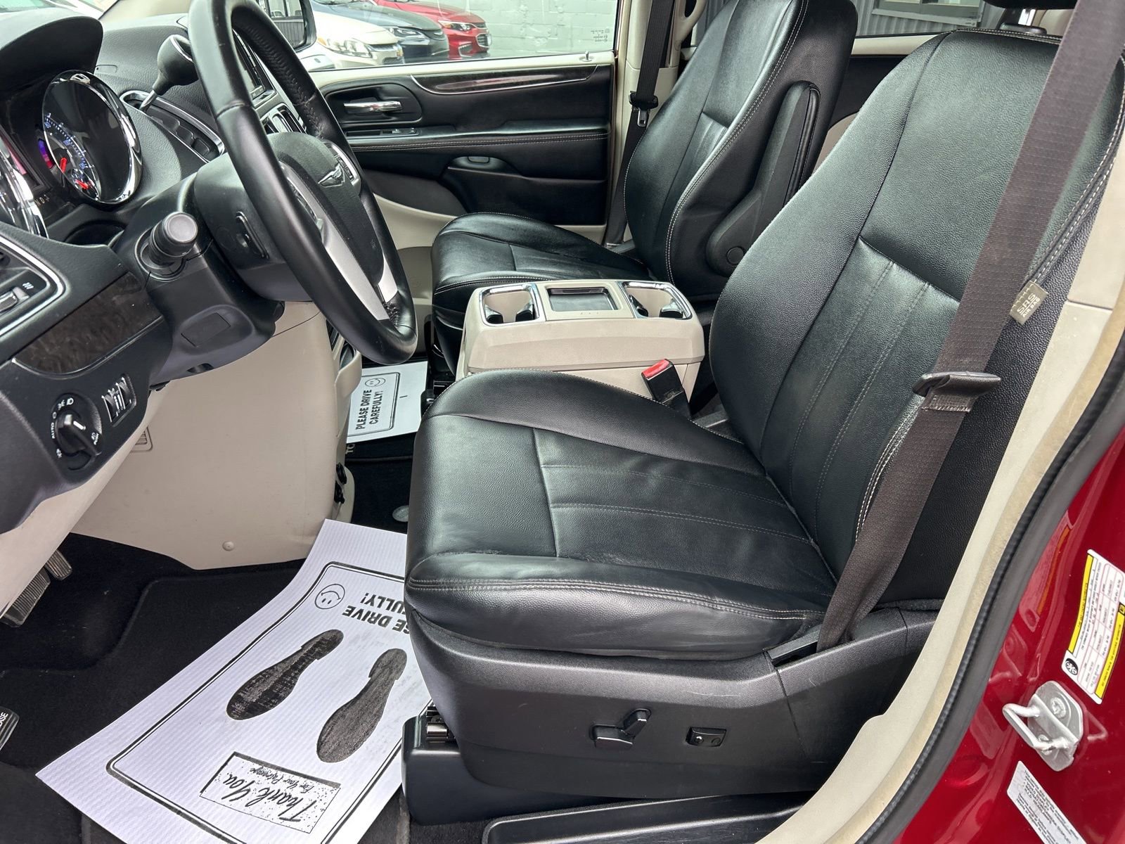 Used 2016 Chrysler Town & Country Touring image 19