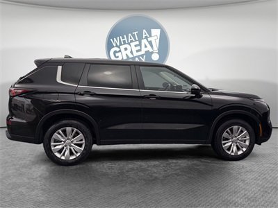 New 2026 Mitsubishi Outlander ES AWD/4WD image 2