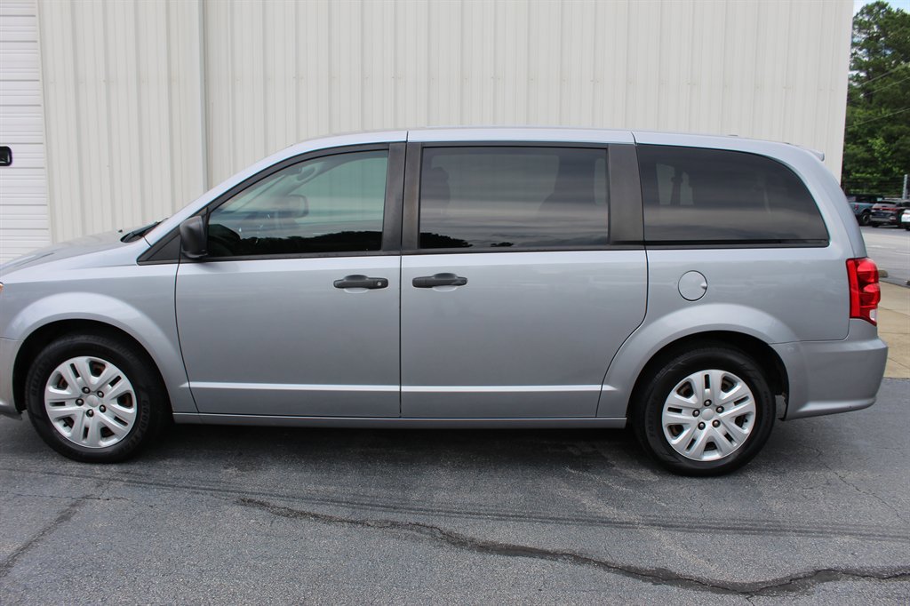 Used 2020 Dodge Grand Caravan SE w/ UConnect Hands-Free Group image 5