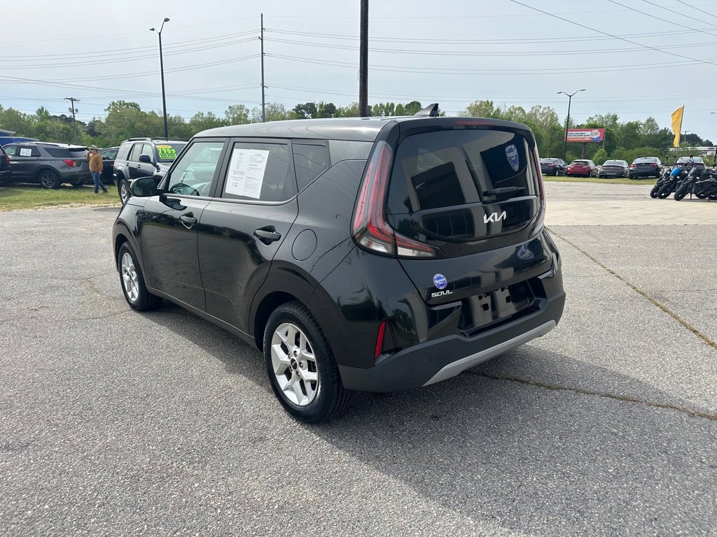Used 2023 Kia Soul LX w/ LX Technology Package image 3