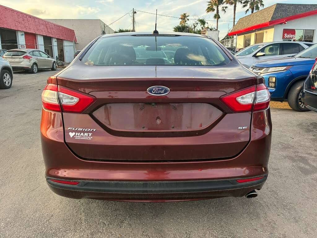 Used 2015 Ford Fusion SE FWD image 9