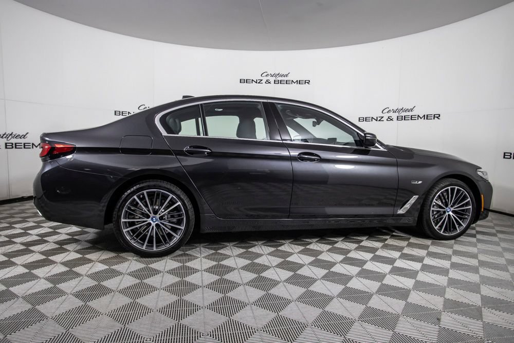 Used 2023 BMW 530e w/ Convenience Package RWD image 4
